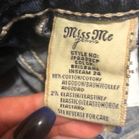Size 27 Miss Me Capri - Picture 4 of 4